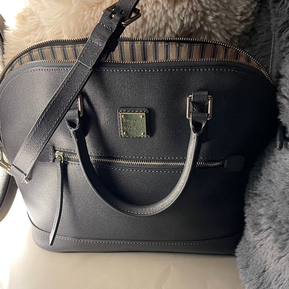 Dooney and Bourke Dome Satchel Bag with removable strap Beautiful Structure